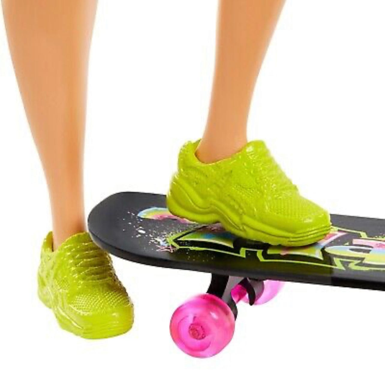 BARBIE Extra Doll #4 Curvy Skateboard View shoe close up