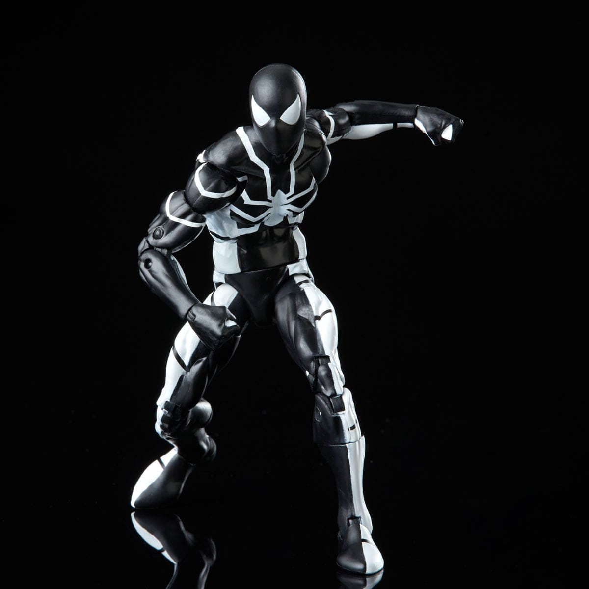 Future Foundation Spider-Man Stealth Suit Hasbro Marvel Legends Series Action Figure pose