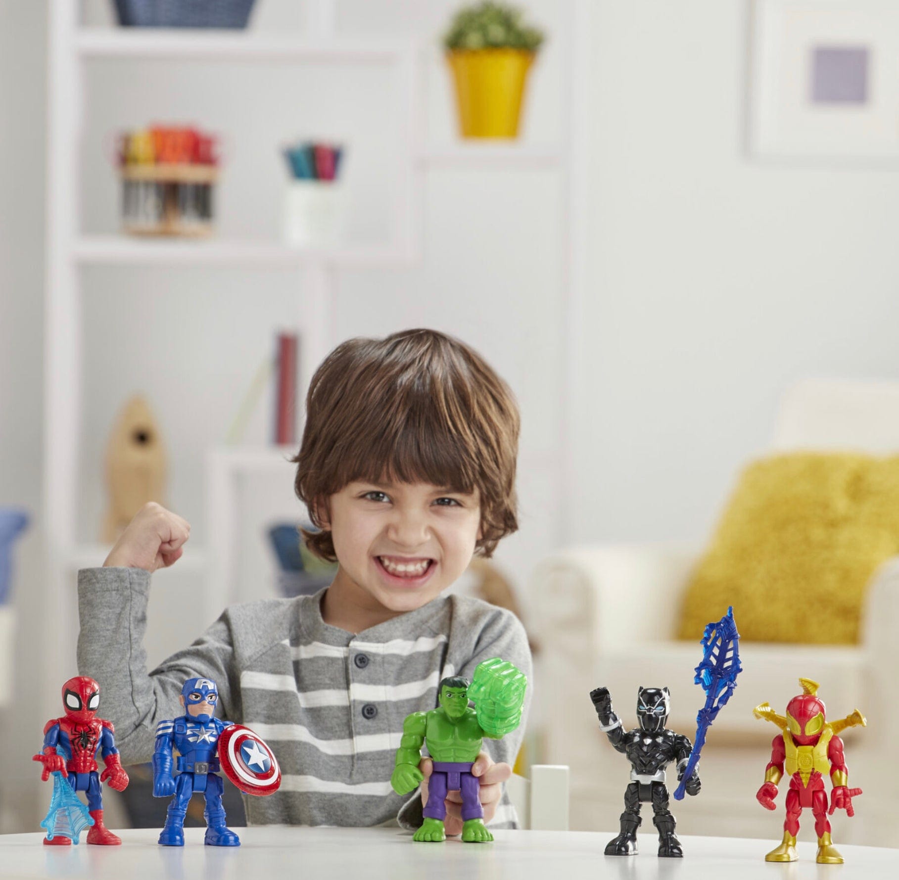 Marvel Super Hero Adventures toy, 12cm Captain America Action Figure & Accessory